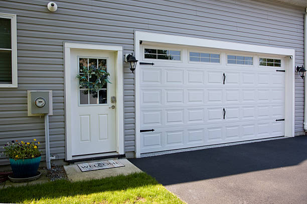 24/7 Emergency Garage Door Panel Replacement experts in Moline Acres, MO